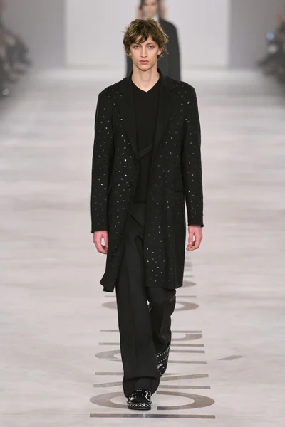 Look 15